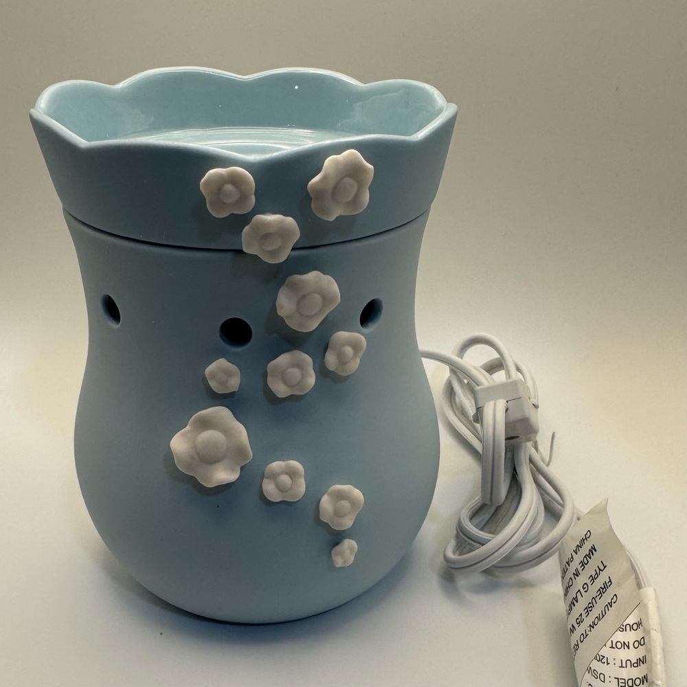 Scentsy Baby’s Breath Blue Wax Warmer Retired Full Size w/ Box – Looks Unused